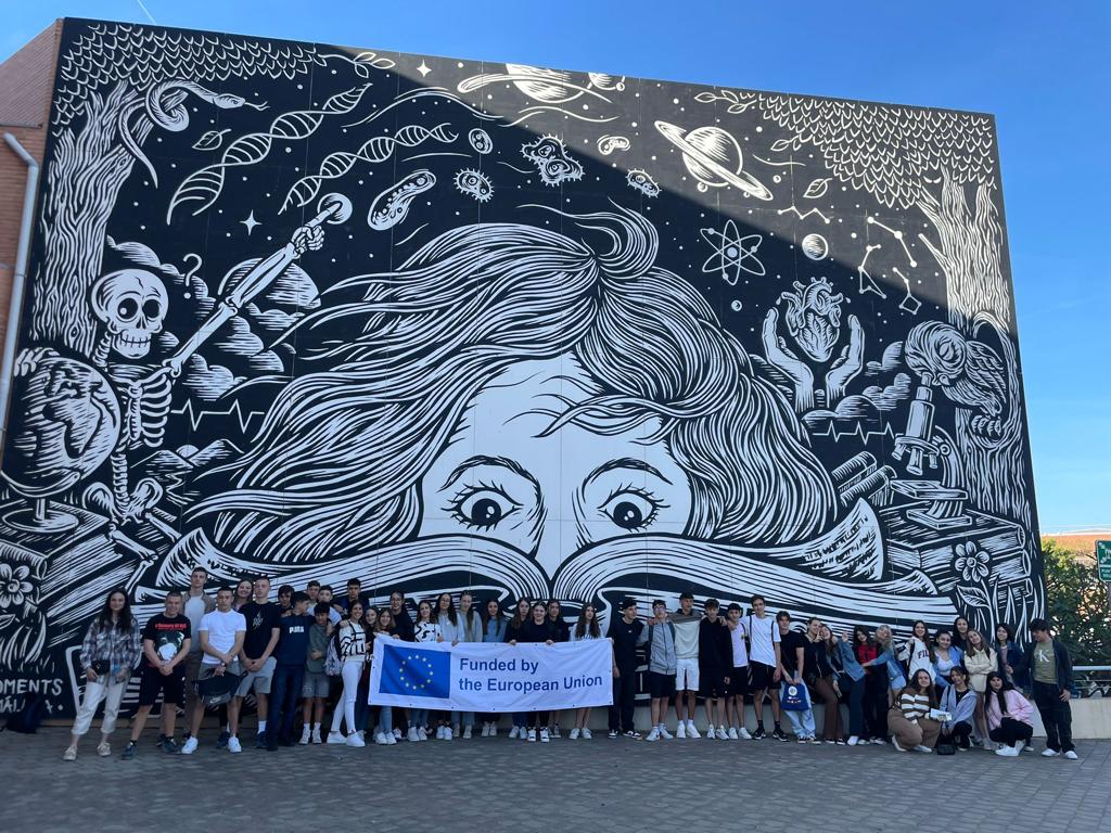 fachada alumnos erasmus en la facultad de ciencias de la comunicación